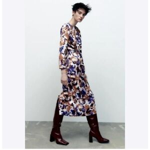 Zara White and Blue Sheath Dress Short Sleeve Crew Neck